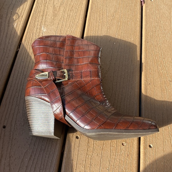 Just Fab Elora buckle under boot detail cowgirl booties faux croc in brown 7.5 - Picture 15 of 16